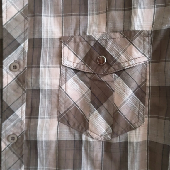 Men's Plaid Button-up shirt - Picture 2 of 4